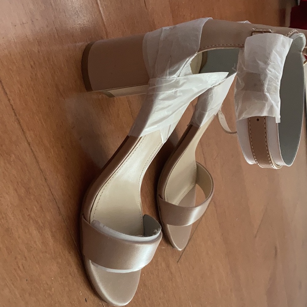 7.5 M Nine West tan sandal , new - Picture 2 of 5